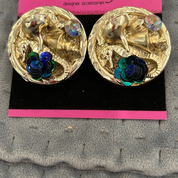 Vintage Golden Sea Horse & Shell Button Earrings-Boutique - Picture 2 of 3